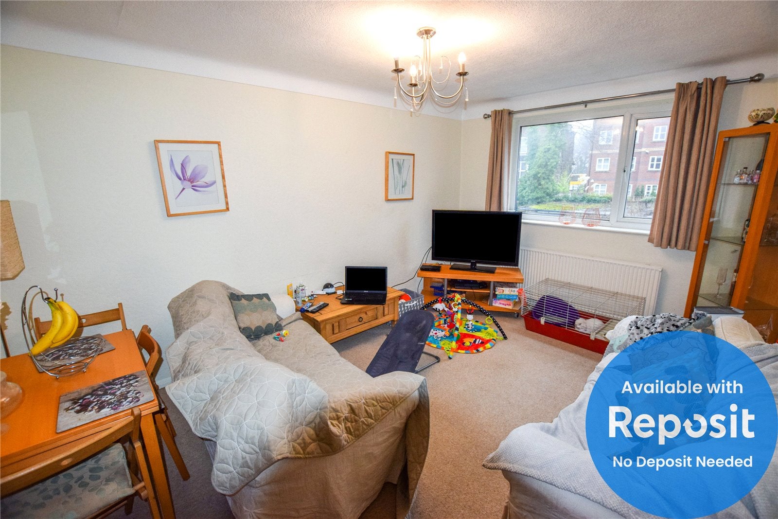 Flat Victoria Crescent in Salford