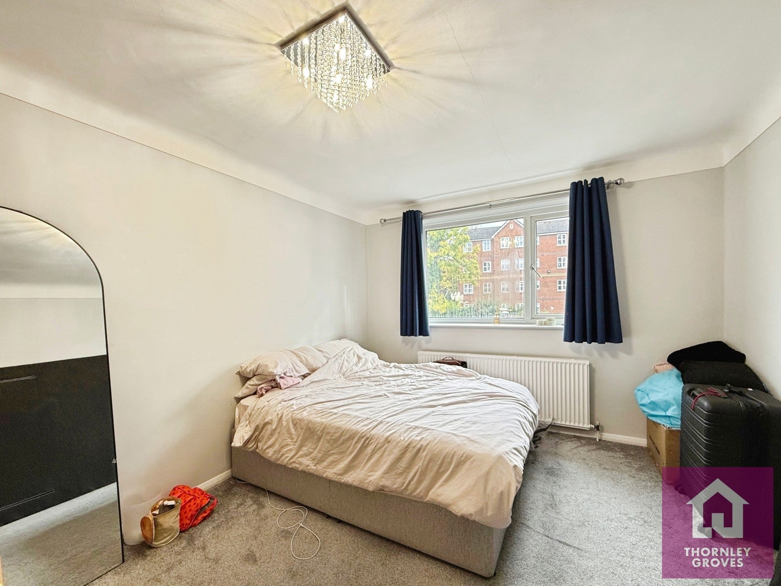 Flat Victoria Crescent in Salford