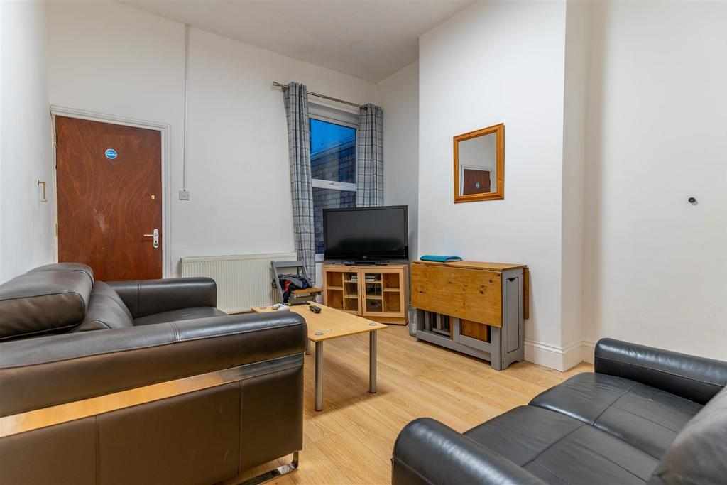 Room Exeter Road in Birmingham