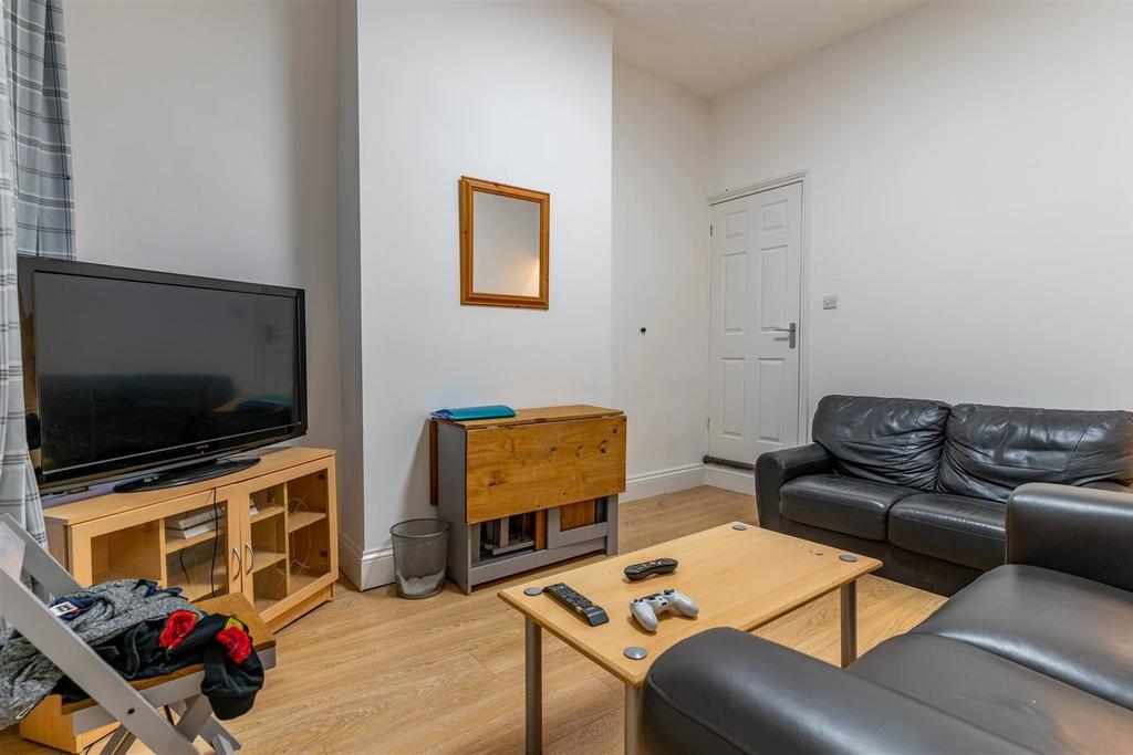 Room Exeter Road in Birmingham