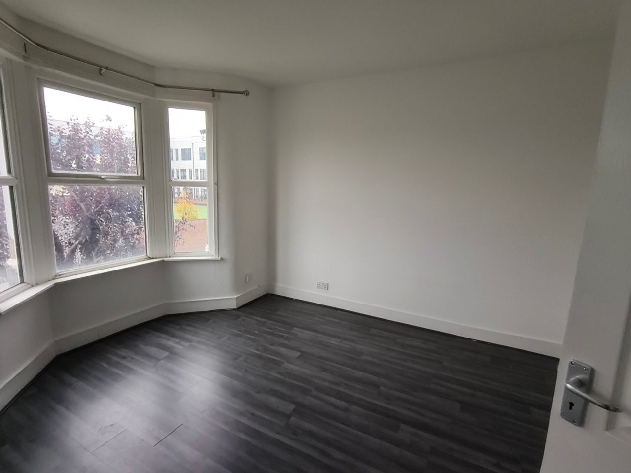 Flat Tavistock Avenue in Greater London