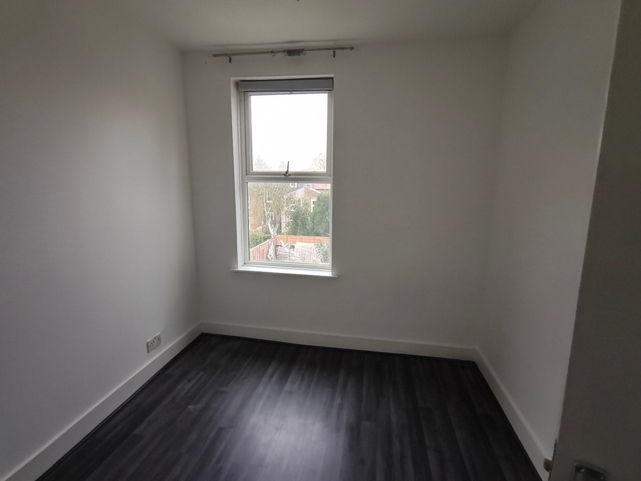 Flat Tavistock Avenue in Greater London