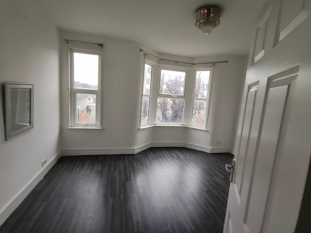 Flat Tavistock Avenue in Greater London