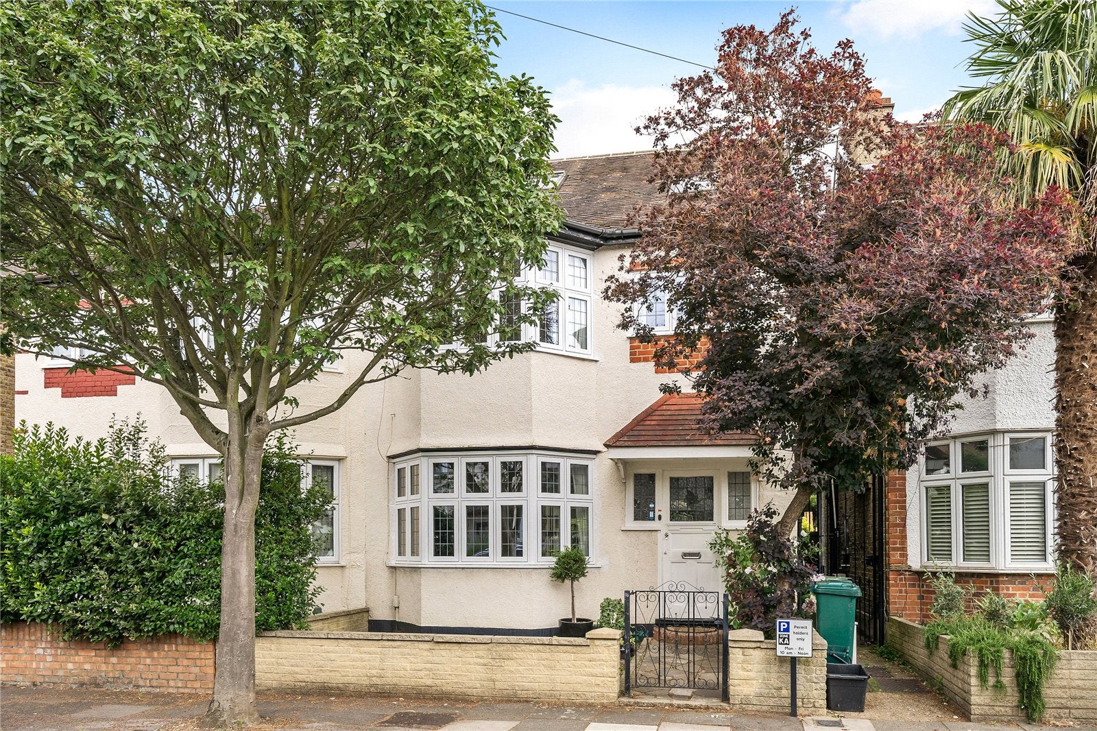 House West Park Avenue in Greater London