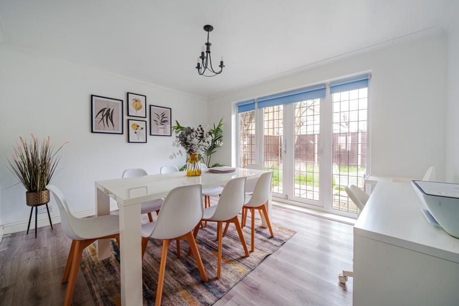 House Bedford Close in Maidenhead