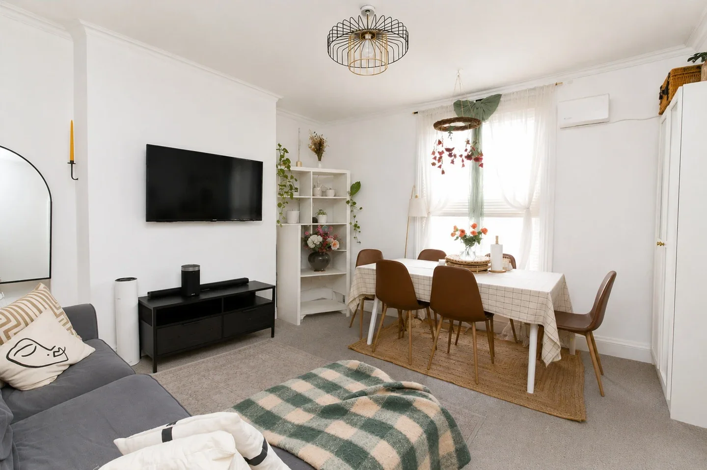 Flat Elgin Road in Greater London