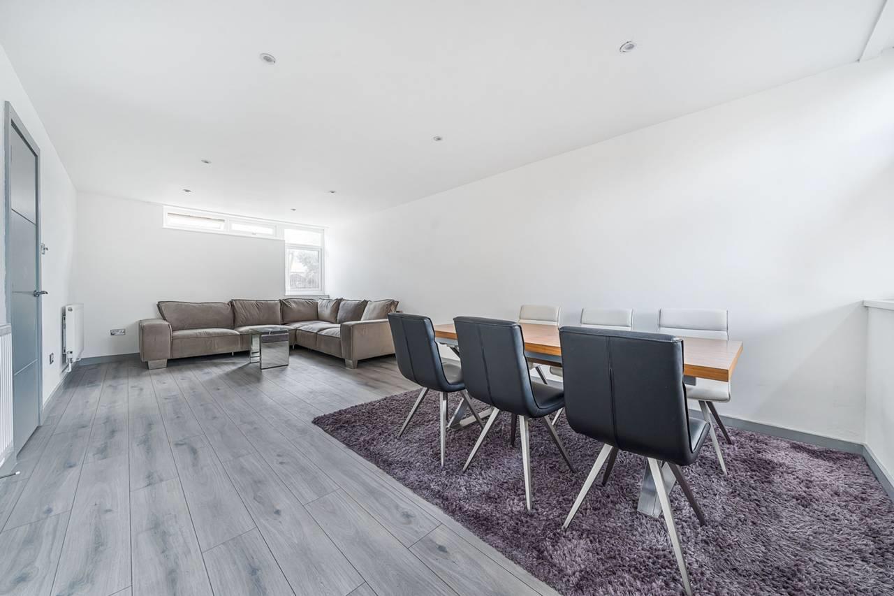 House Broomfield in Greater London