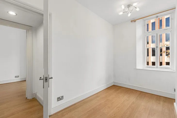 Flat Cole Street in Greater London