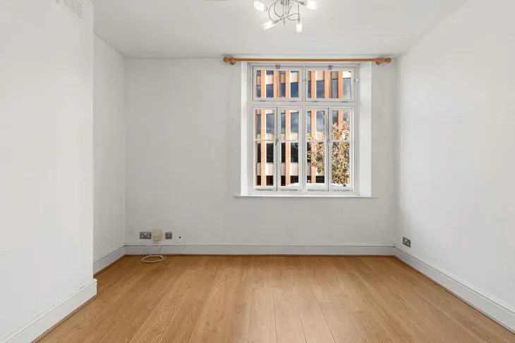 Flat Cole Street in Greater London