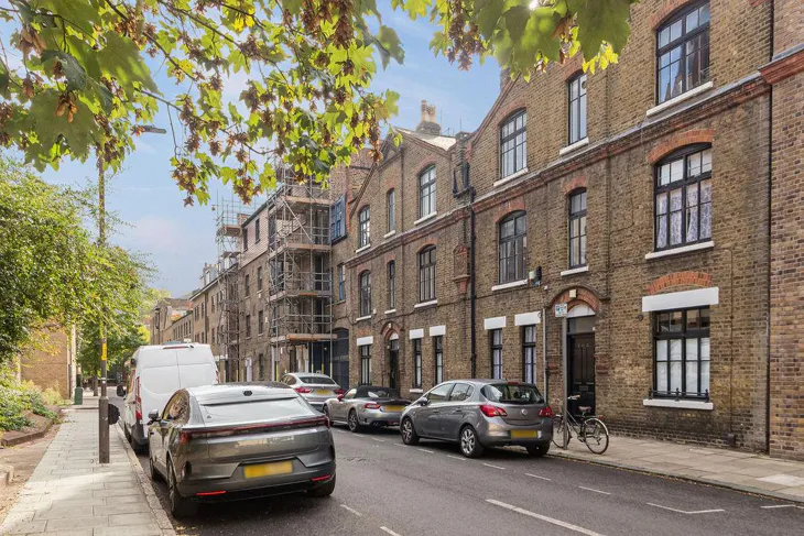 Flat Cole Street in Greater London