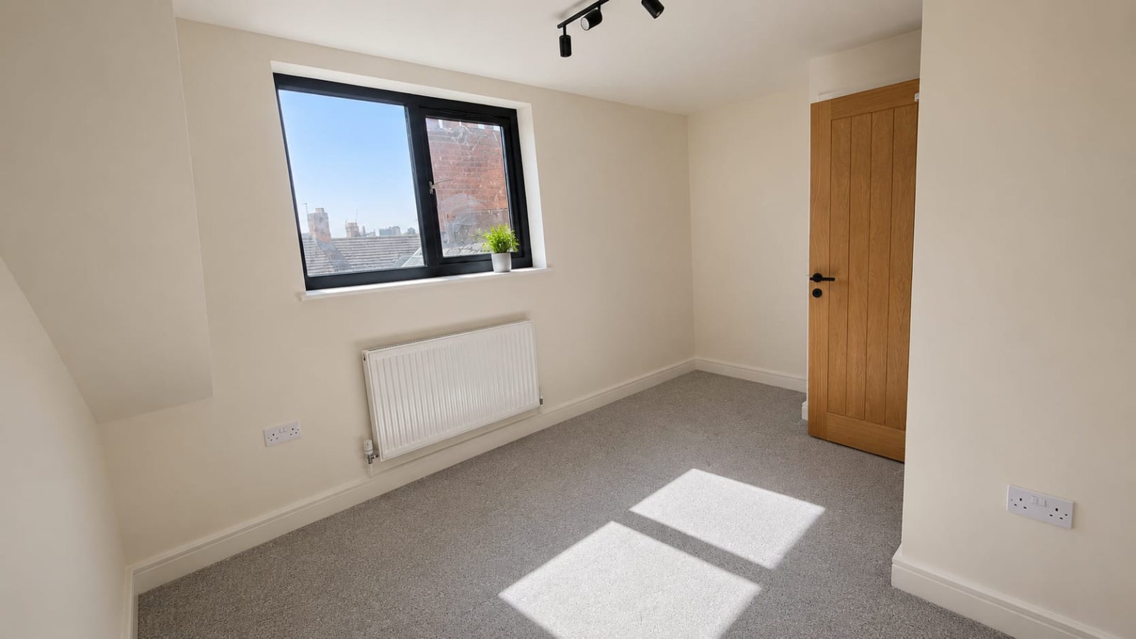 Room Dogfield Street in Cardiff