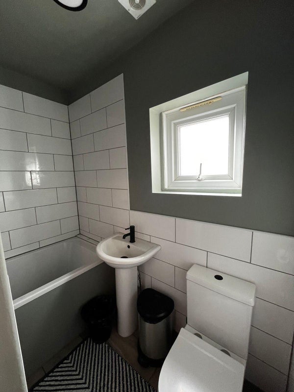 Room Capstone Road in Bournemouth