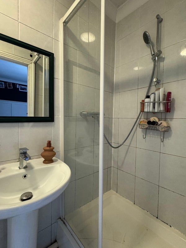 Room Capstone Road in Bournemouth