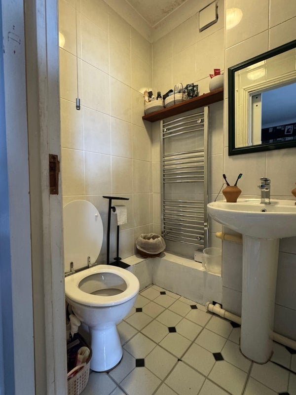 Room Capstone Road in Bournemouth