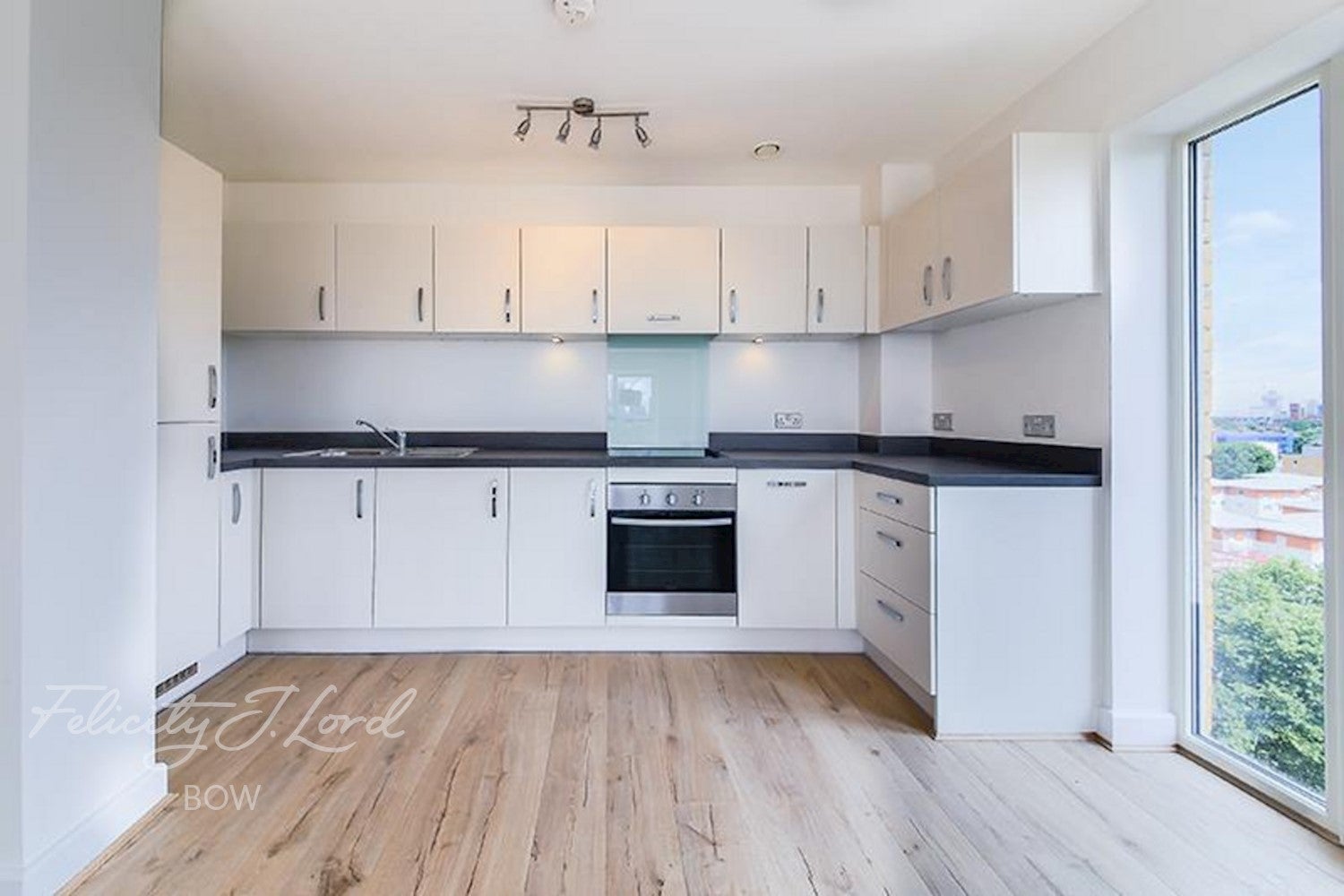 Flat St Clements Avenue in Greater London