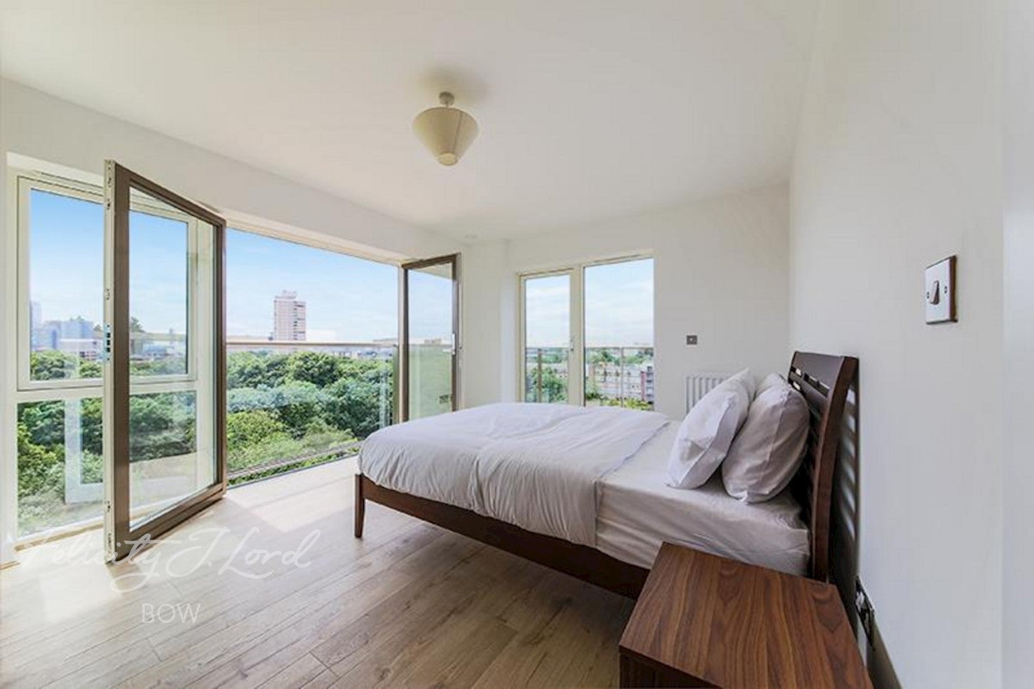 Flat St Clements Avenue in Greater London