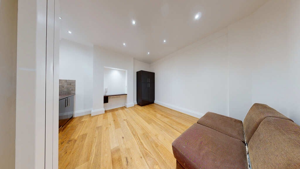Flat West End Lane in Greater London