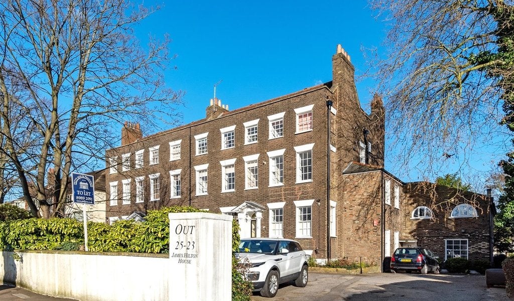 Flat Woodford Road in Greater London