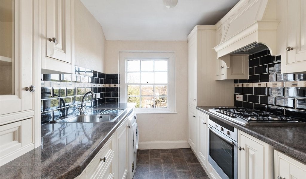 Flat Woodford Road in Greater London
