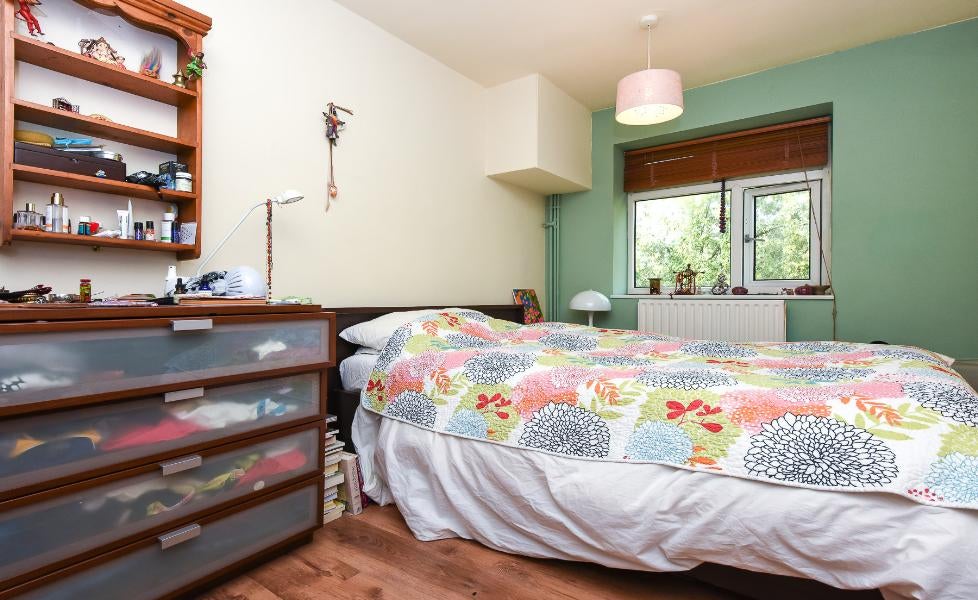 Flat Clapham Road Estate in Greater London