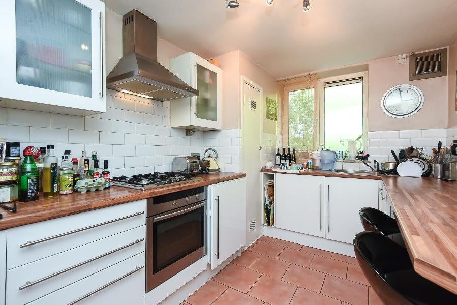Flat Clapham Road Estate in Greater London