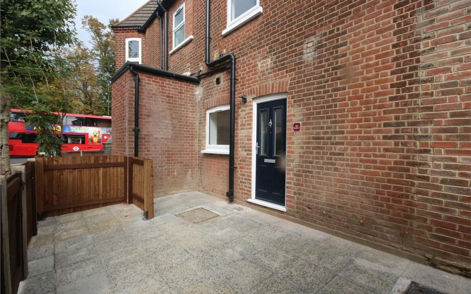 Flat Kingsway in Greater London