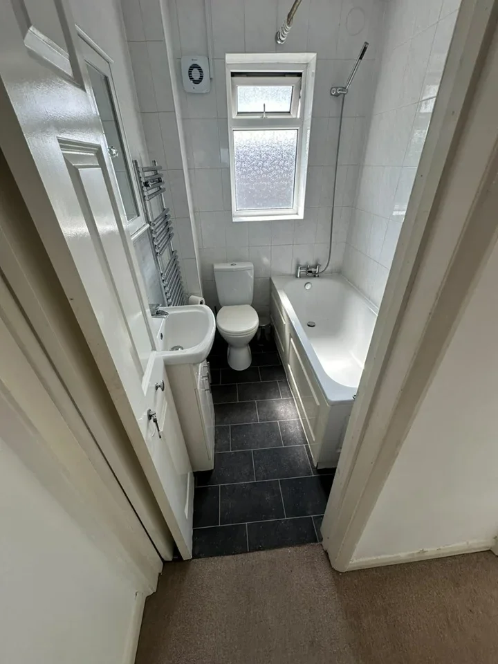 Flat Travellers Way in Greater London