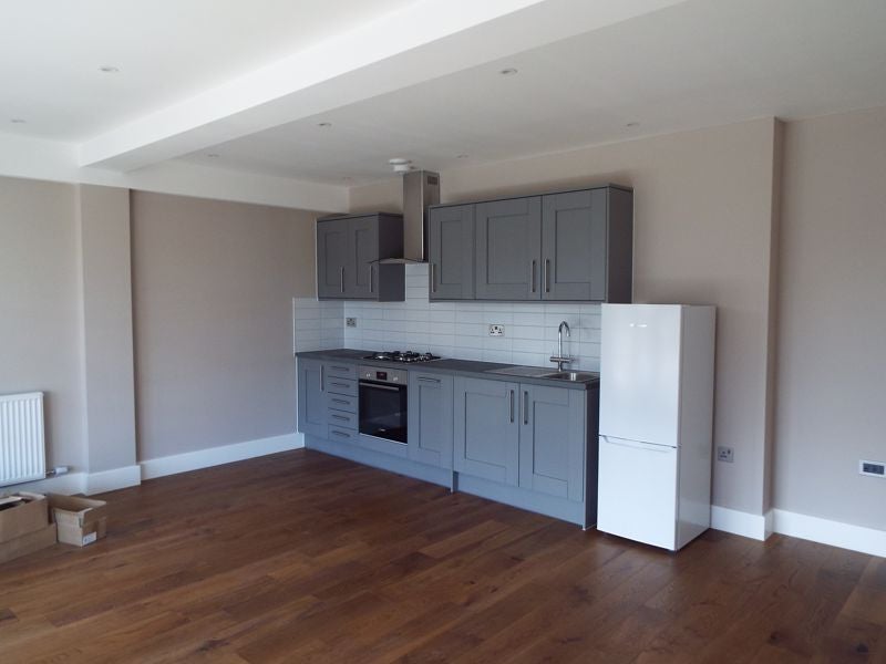 Flat Fishponds Road in Wokingham