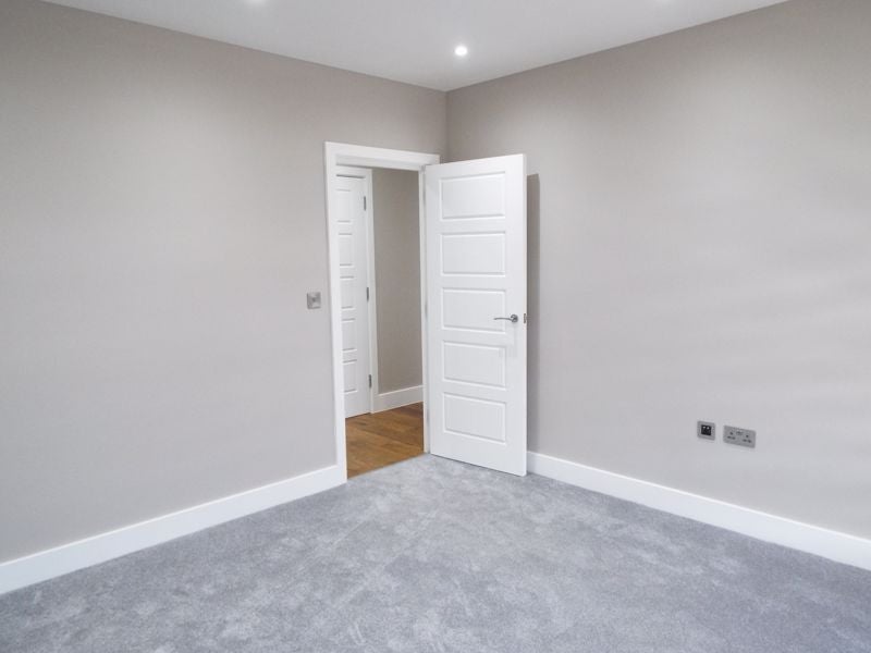 Flat Fishponds Road in Wokingham