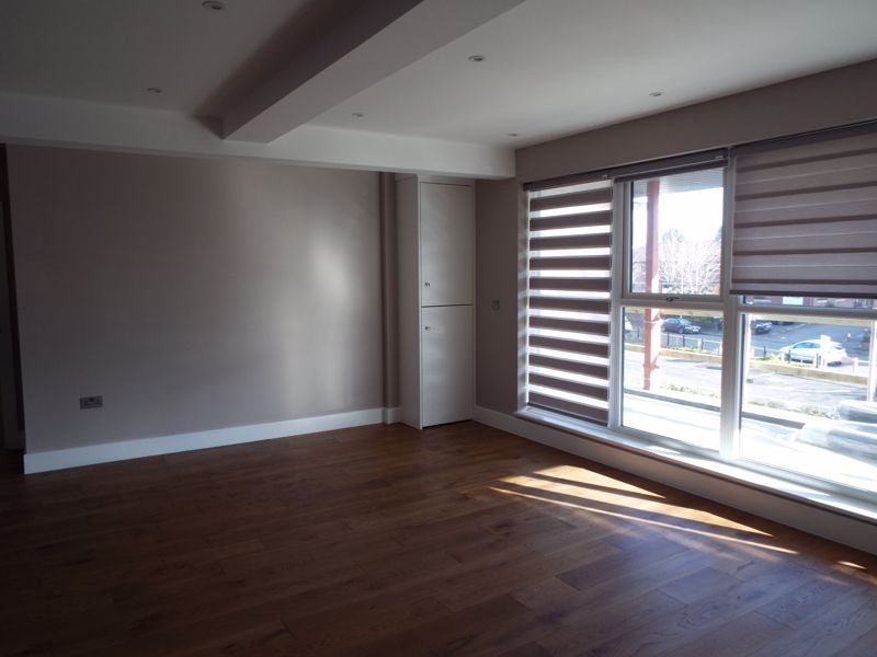 Flat Fishponds Road in Wokingham