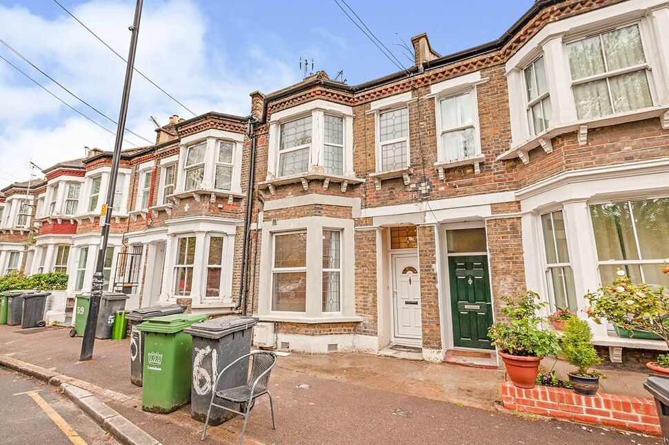 Flat Childeric Road in Greater London