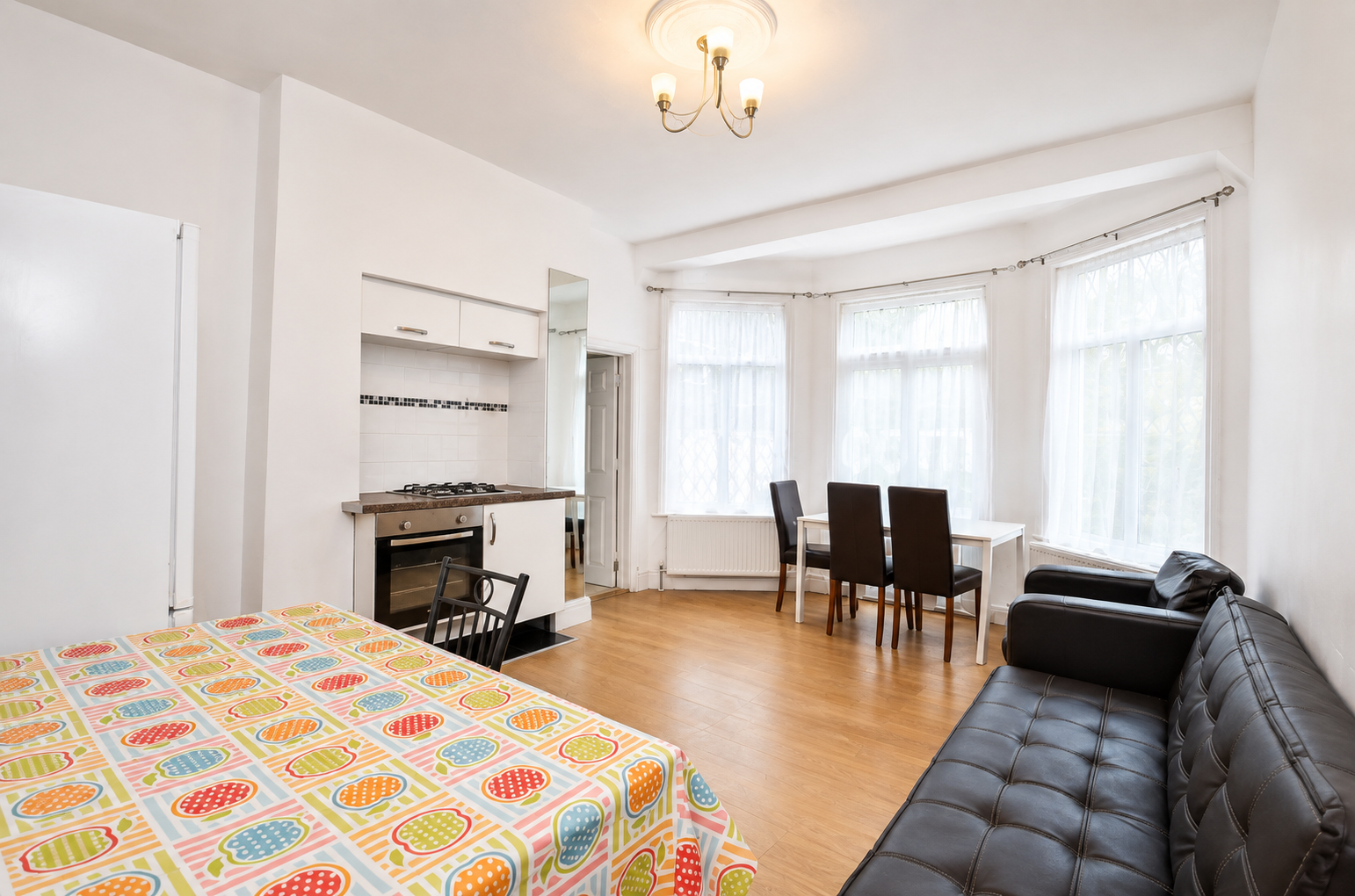 House Denehurst Gardens in Greater London