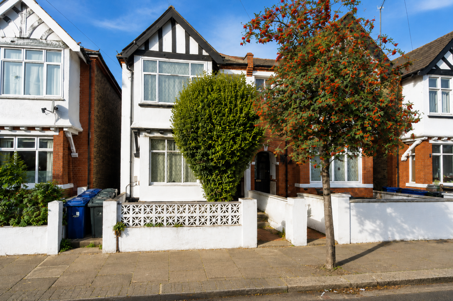 House Denehurst Gardens in Greater London