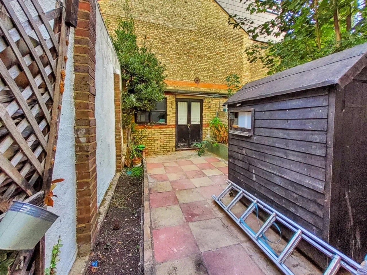 House Avenue Road in Greater London