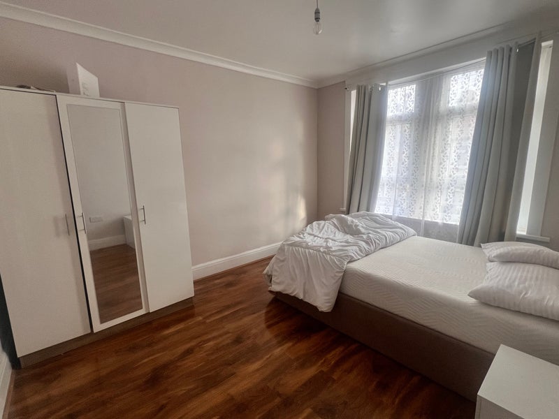 Room Little Ilford Lane in Greater London