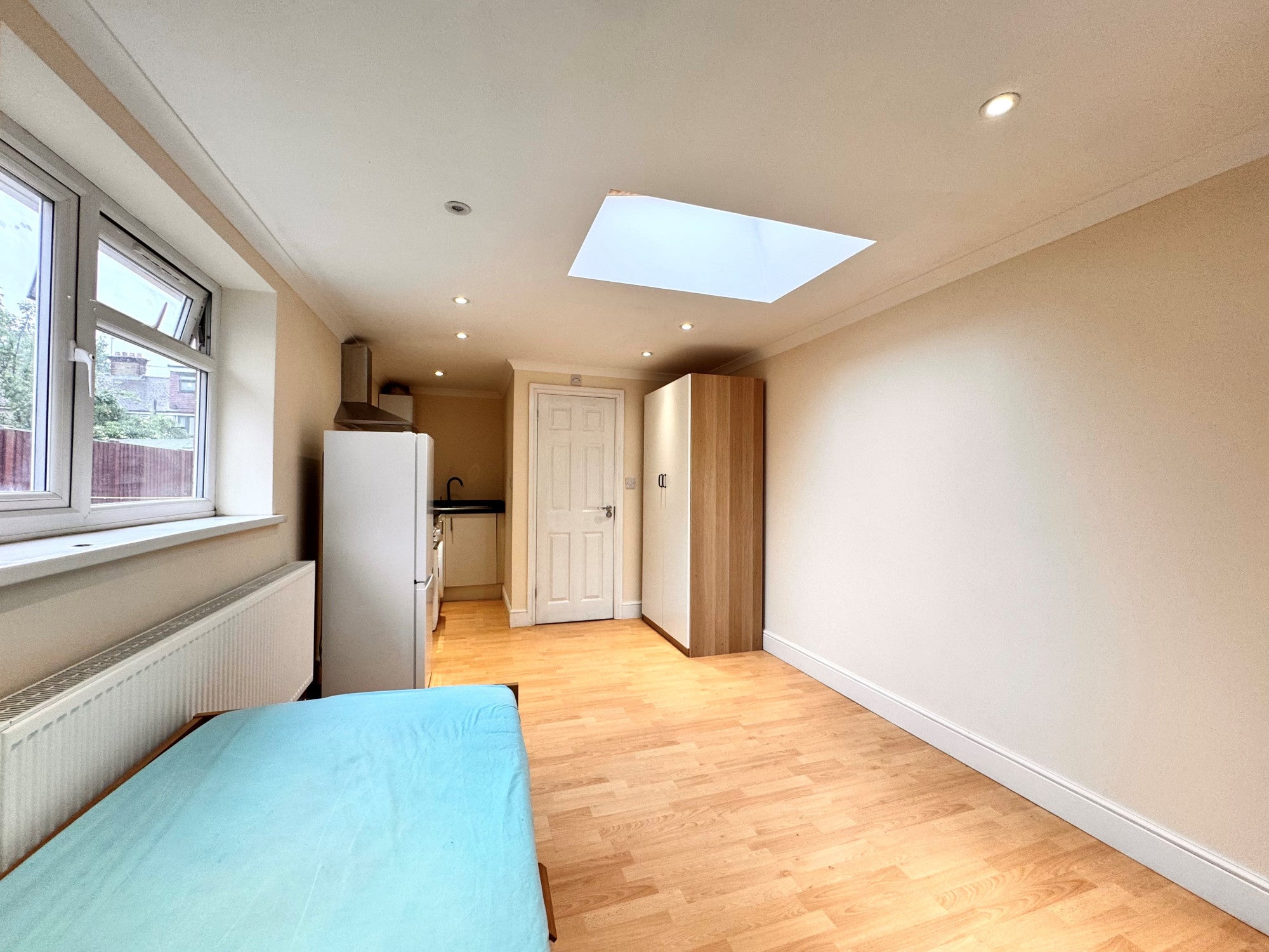 Flat Uxbridge Road in Greater London