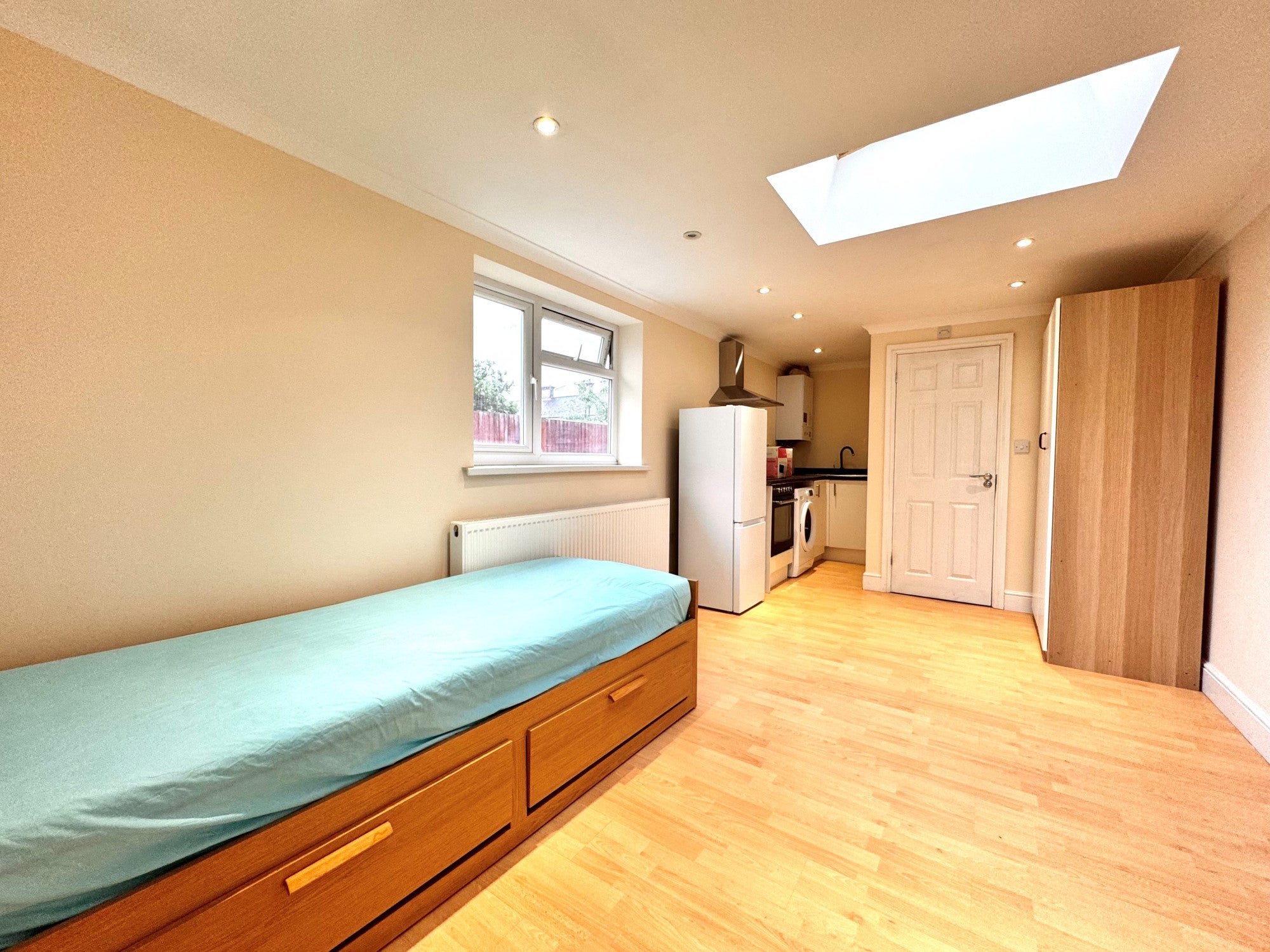 Flat Uxbridge Road in Greater London