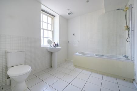 Flat Tuke Grove in Wakefield