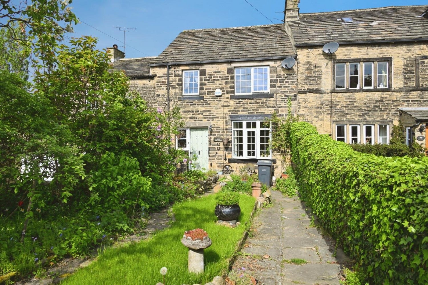 House Apperley Lane in Leeds