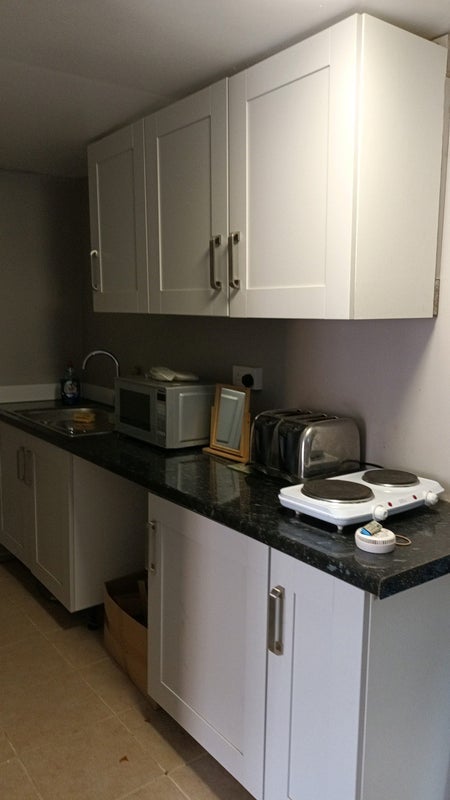 Room Ifield Avenue in Crawley