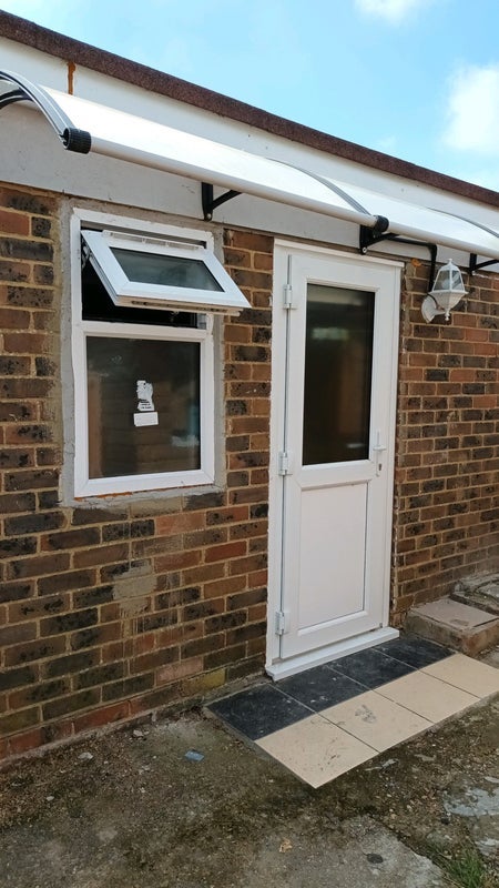 Room Ifield Avenue in Crawley