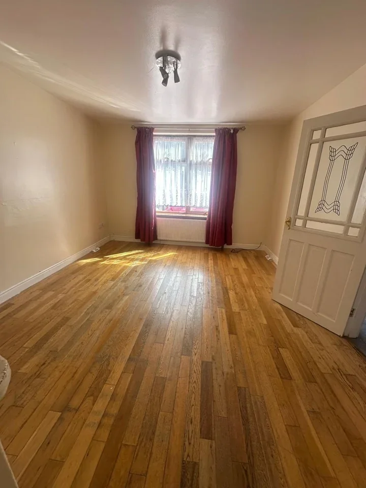 House Porters Avenue in Greater London