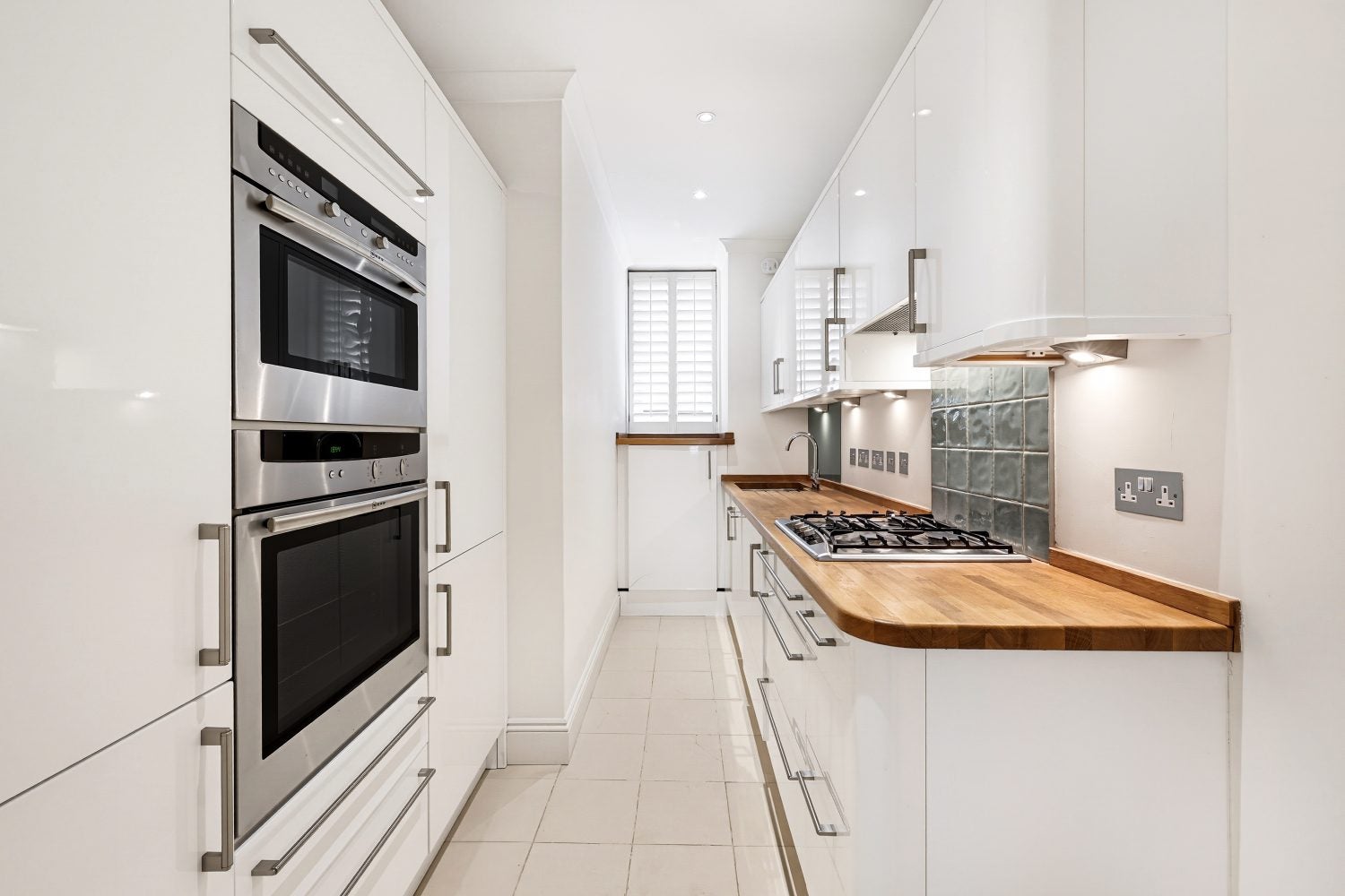Flat Elm Park Mansions in Greater London