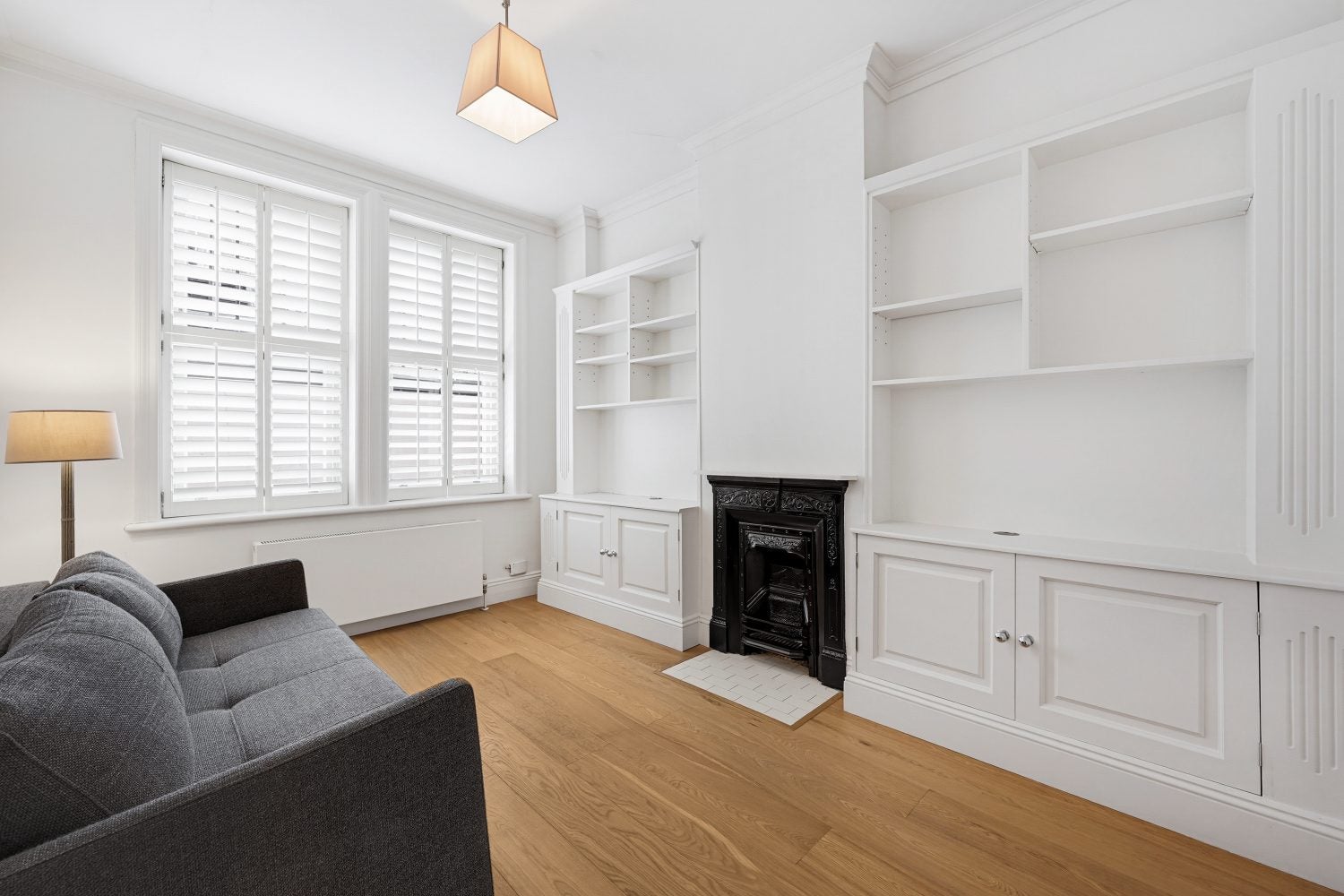 Flat Elm Park Mansions in Greater London