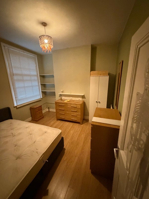 Room Lyham Road in Greater London