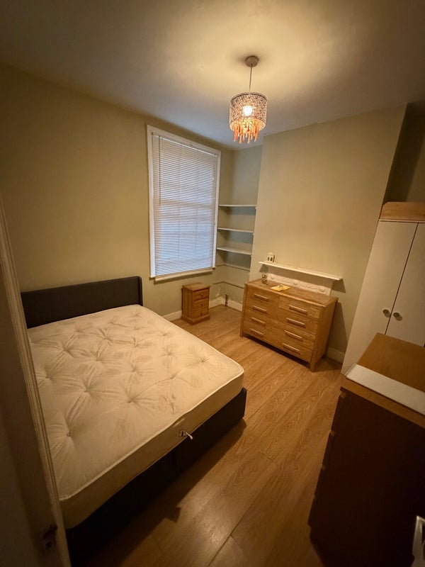 Room Lyham Road in Greater London
