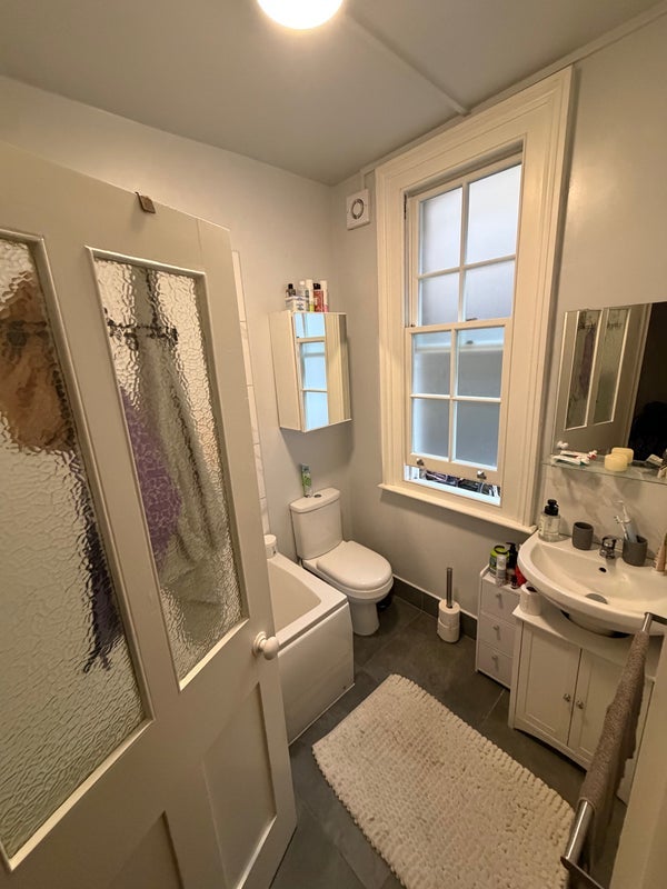 Room Lyham Road in Greater London