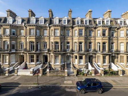 Flat First Avenue in Hove