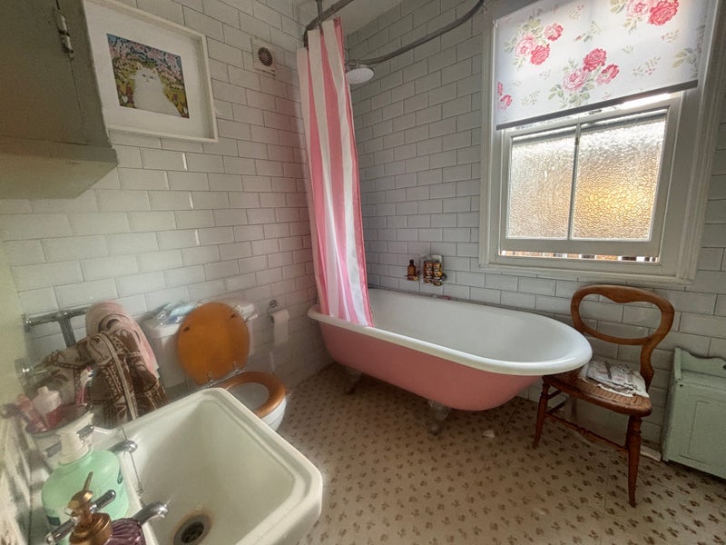 Room St. John's Road in Greater London