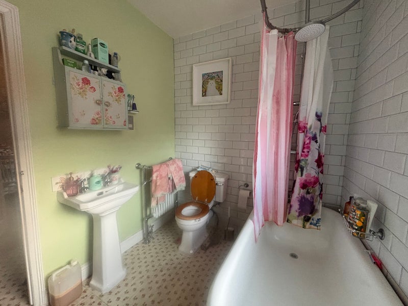 Room St. John's Road in Greater London